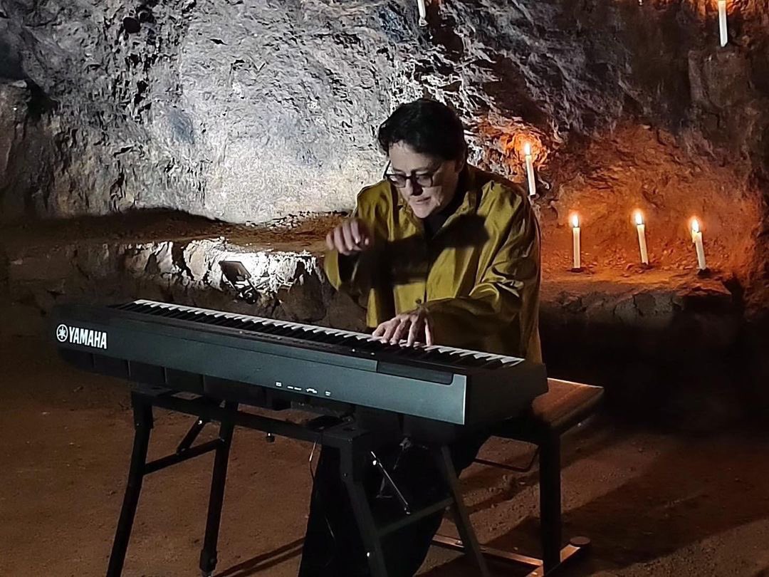 manasamitraUK's tweet image. Last month Supriya visited Clearwell Caves in preparation for a performance later on this year with Yanna Zissiadou and Sarah Waycott. 
This looks like a magical place to perform live music in 💕

—
#clearwellcaves #livemusic #performanceprep #supriyanagarajan #manasamitra