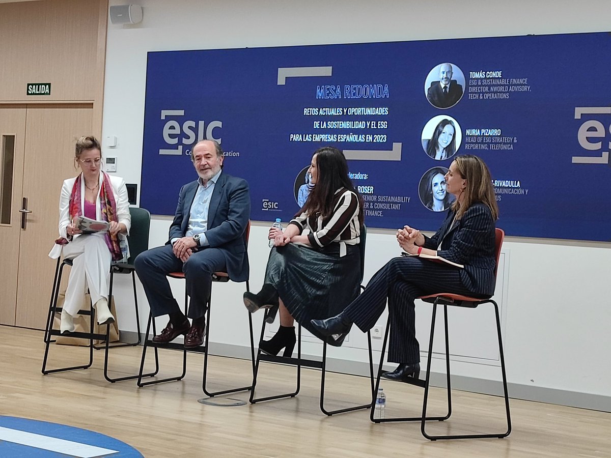 Qué lujo de mesa redonda para hablar de retos y oportunidades de la #sostenibilidad y #ESG <a href="/tomasconde/">Tomás Conde</a>  <a href="/nupizarrocas/">Nuria Pizarro</a> <a href="/isabelrivadulla/">Isabel Rivadulla</a> <a href="/iroser_RSE/">Isabel Roser</a>
