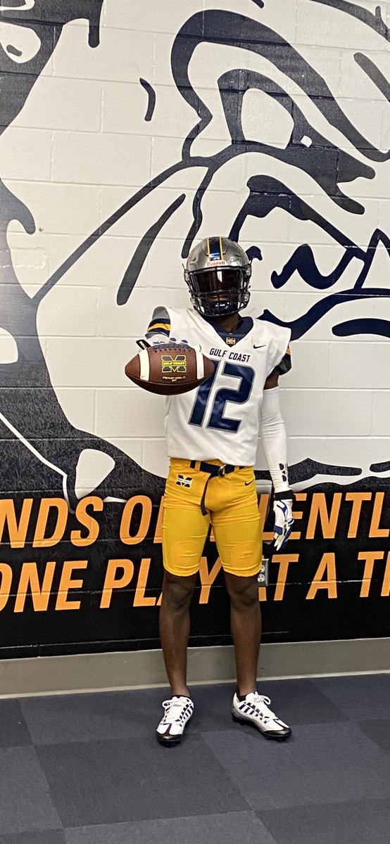 AnthonyRogers0's tweet photo. Blessed to receive an offer from Gulf Coast after a Great visit with @clarencemcdoug1 
@COASTLINESTARS @Coach_CJBailey @coachclay_ @1_focused_coach @LABootleggers @Quantez_Ray11 https://t.co/OfL8lxzBb7