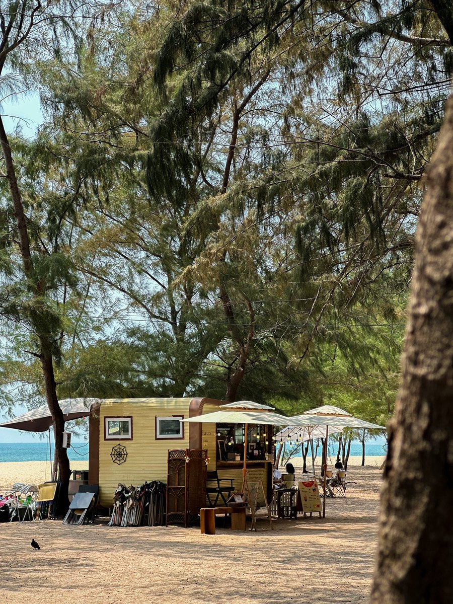 offtography's tweet photo. Haus Coffee and Space
สโลวบาร์ริมทะเล หาดแหลมเจริญ จ.ระยอง https://t.co/82CdDE1HhI