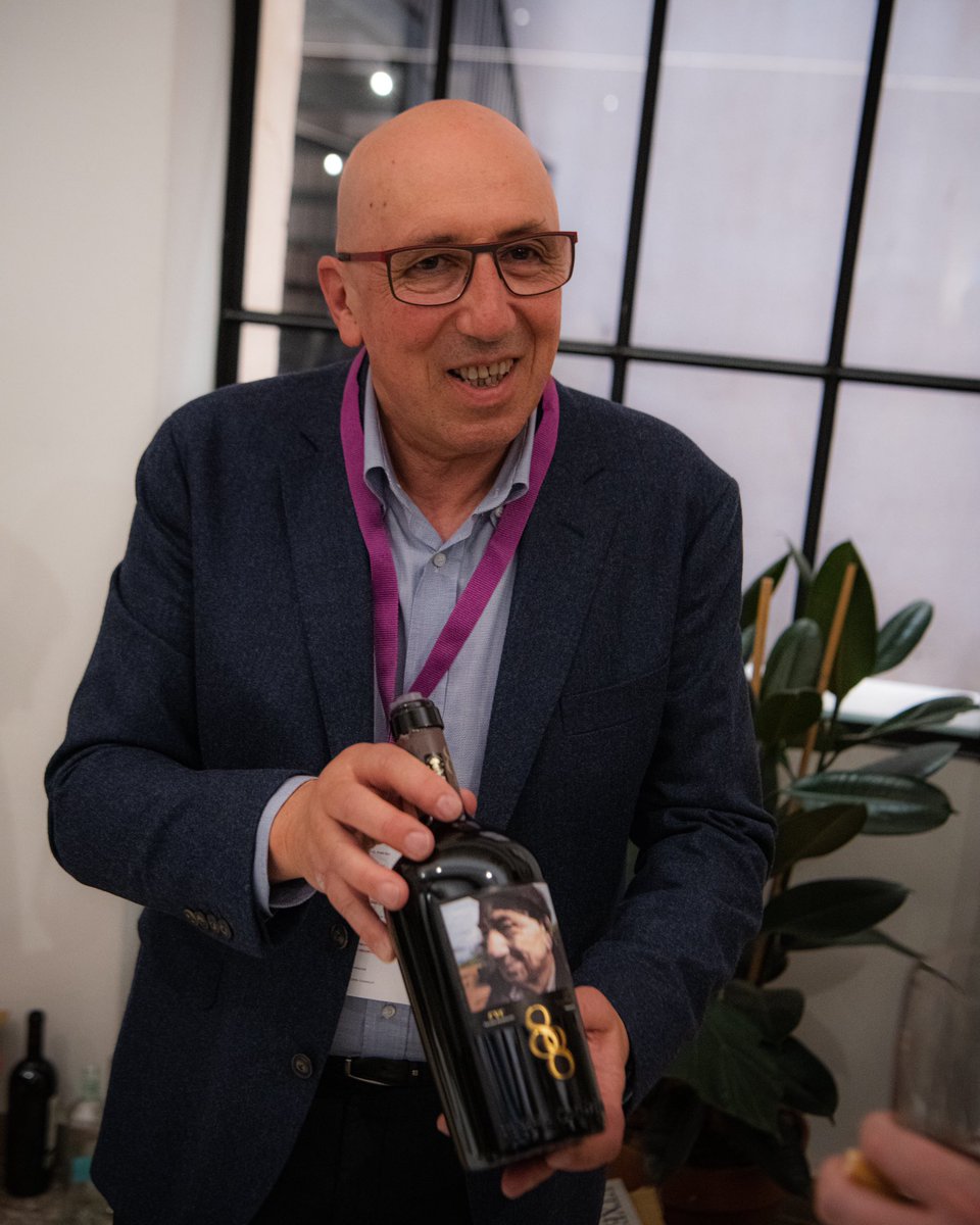 ¡La expectación cuando Marcos Eguren abre una magnifica botella de Sierra Cantabria CVC (2007, 2010 y 2012)!