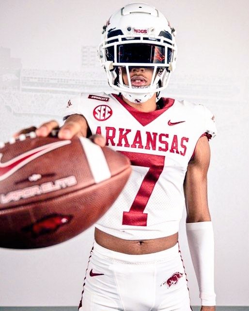 Ethan_TerrellQB's tweet photo. 6'2 185lbs ran 22mph (stumbled) QB threw for 2500 yards Soph yr and over 1000 yards rushing my Jr yr. 23-4 career rec in class 6A. Did what I was asked to do! Recruiting coordinator @stujo04 Jr szn https://t.co/bCi622fekw
Soph szn https://t.co/Kbs7LfLSrm Thanks @RazorbackFBRec https://t.co/wrY4jV5CB7