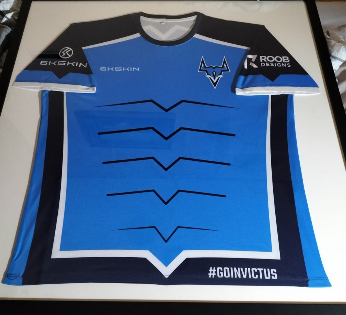 Hace tiempo le prometi a una persona muy especial para mi que enmarcaria mi primera camiseta la de <a href="/MindInvictus/">Mind Invictus</a>, un club que me lo ha dado todo y confio cuando nadie lo hacia y una persona que me dio su confianza <a href="/Winri_esport/">Raúl 'Winrino'</a>. 
Aquí esta el resultado de esa promesa.