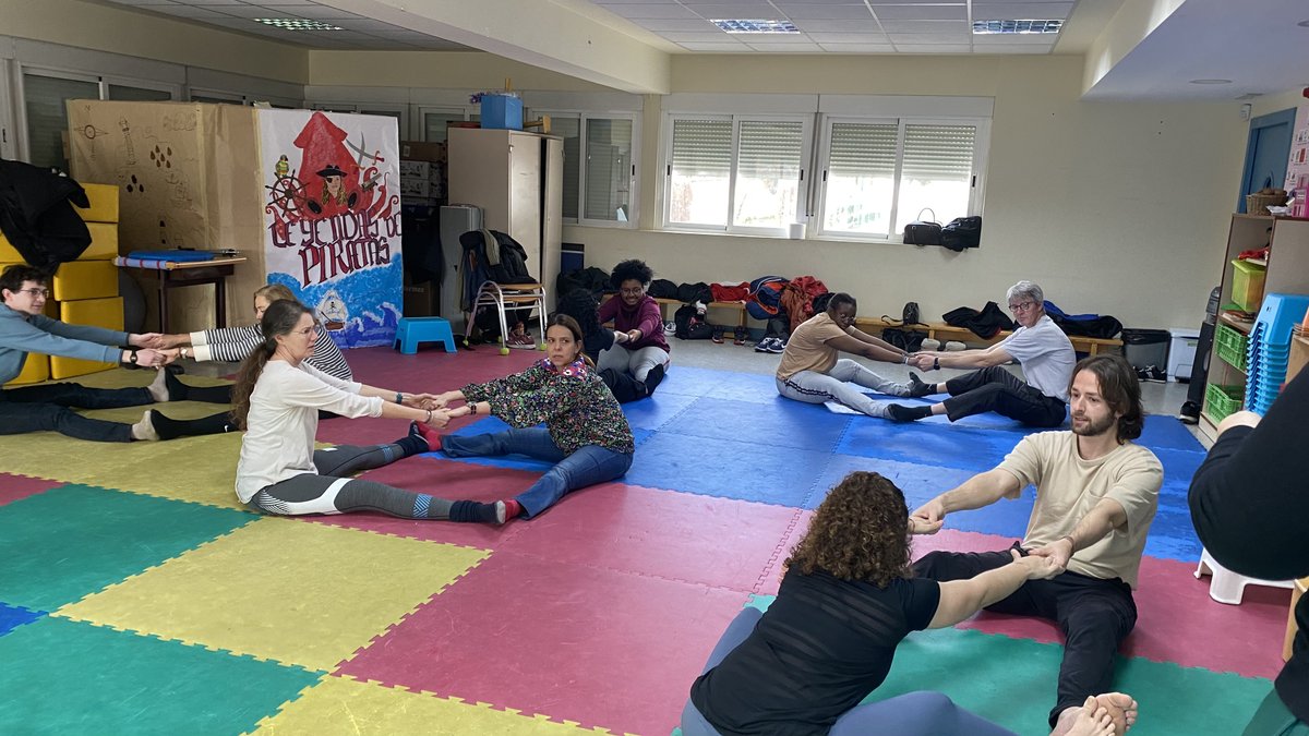 FMontemadrid's tweet photo. 🧘Junto con @sepie_gob, hemos organizado un taller de #Yoga de la mano de @espacioindigo para los chicos de #ProgramasProfesionales, que partirán rumbo a su beca #ErasmusPlus, como parte del conjunto de actividades preparatorias para la movilidad.
#Educación #EurobecasFP https://t.co/IutY6g3Vyl