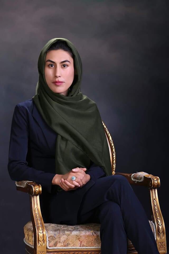 Ammar_R2022's tweet photo. هزاره افتخار آفرین است!
معصومه امیری، دوخت هزاره، به عنوان «دانشجوی برتر» مقطع دکترای دانشگاه تهران شناخته شده است.
#HazaraCulture
#StopHazaraGenocide https://t.co/qp7AnBK5Rf