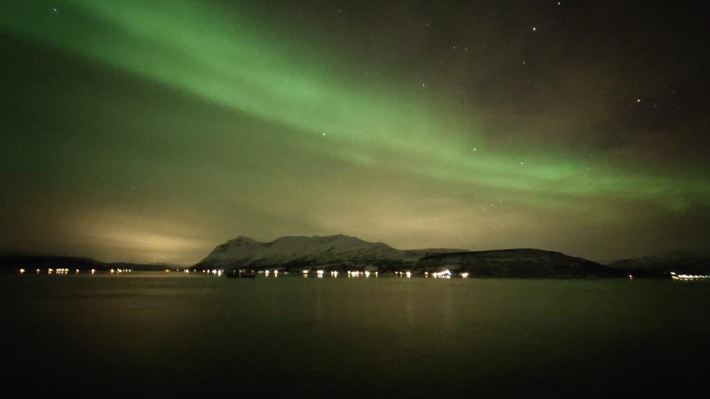 #MountsBay's crew were treated last night to the #northernlights, after the aurora made one its most dramatic appearance since our participation in #JointViking23 commenced.

What an amazing sight, don't you agree? 📸