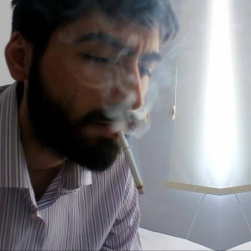 Eski fotoğraflara bakarken gelen o hüzün.. çünkü artık onlar yanında değiller..