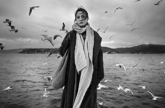 Demetin oyunculuğunu ilk zamanlar hiç sevmiyordum bana çok itici geliyordu🙈ama gün geçtikçe üstlendiği karakterler falan izlerken aşırı zevk alıyorum özellikle dek’den sonra daha çok beğeniyordum ama farahla bambaşka oldu sanki çok iyi👏👏
#DemetÖzdemi̇r #AdımFarah