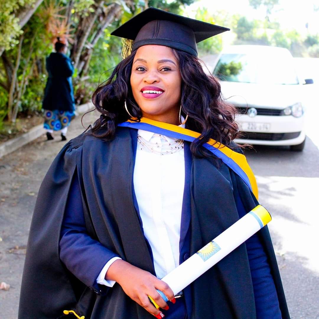Yanga_Co's tweet photo. My sister obtained a degree, Bachelor of Social Work from University of Fort Hare in 2018 and she is registered with South African Council of Social Service of Proffessions ❤️

Please like &amp; retweet, her employer might be on your timeline 🙏 https://t.co/LId6ALAYwv