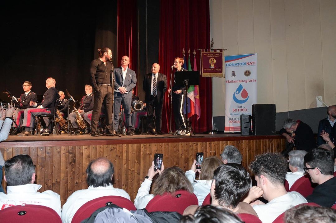 Can posta queste foto stupende e scrive: "Alla prossima Livorno" 🩵

#CanYaman #CanYamanForChildren #BreakTheWallTour2023