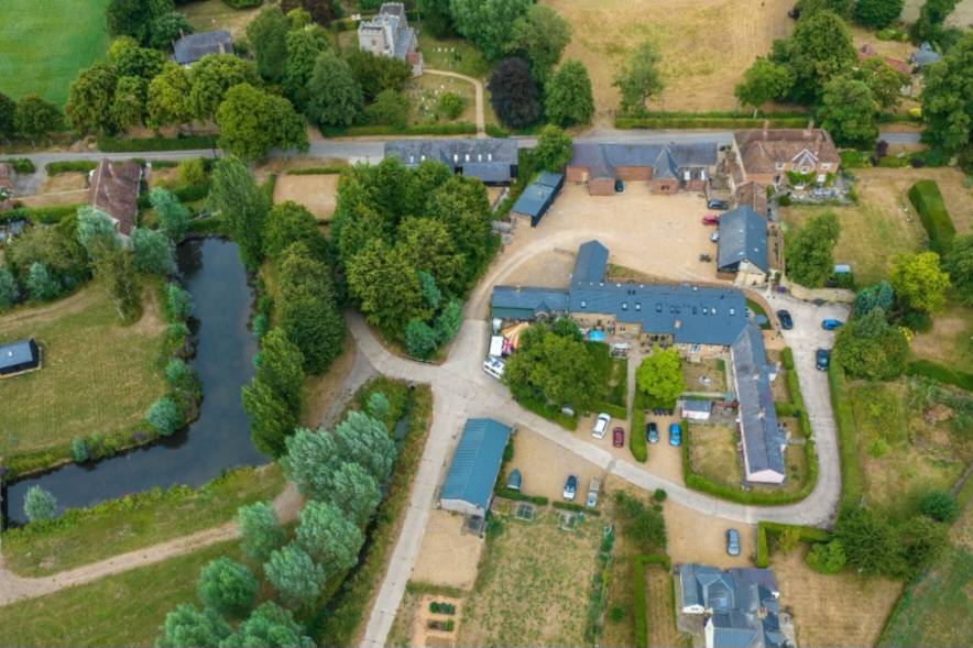 BorrowmyGarden's tweet photo. #NewListingAlert #Hertfordshire

#OutsideEvent location just an hour from London with over 100 acres of fields &amp; woodland. 

Start planning your event today. Whether it's a small celebratory gathering or a festival for up to (nearly) 15,000 people.  

https://t.co/fOHZbRtZtA https://t.co/qOhiiMmF8i