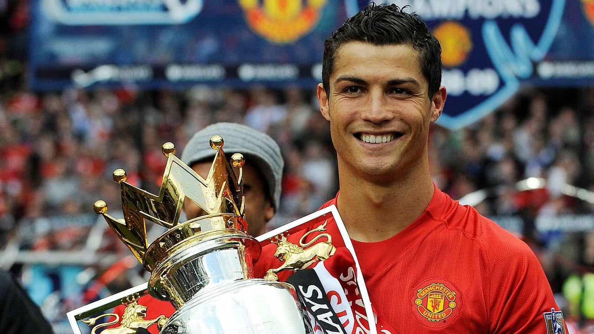 yazid_m13's tweet photo. Tweet risqué : Si Messi avait commencé sa carrière en premier League comme Ronaldo, le débat du Goat n'aurait jamais existé https://t.co/iE826MoCKk