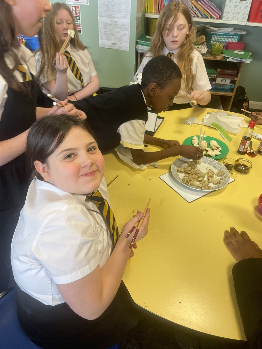 jacquimurphy71's tweet image. KClub loving the tasing session of K food with 🥢 learning to say Thank you for the food in Korean 🫶🏼🫶🏼💜 @StBenedictsPS @Glasgowlangs @CelticFC #OHHyeonGyu @BibimbapGLA