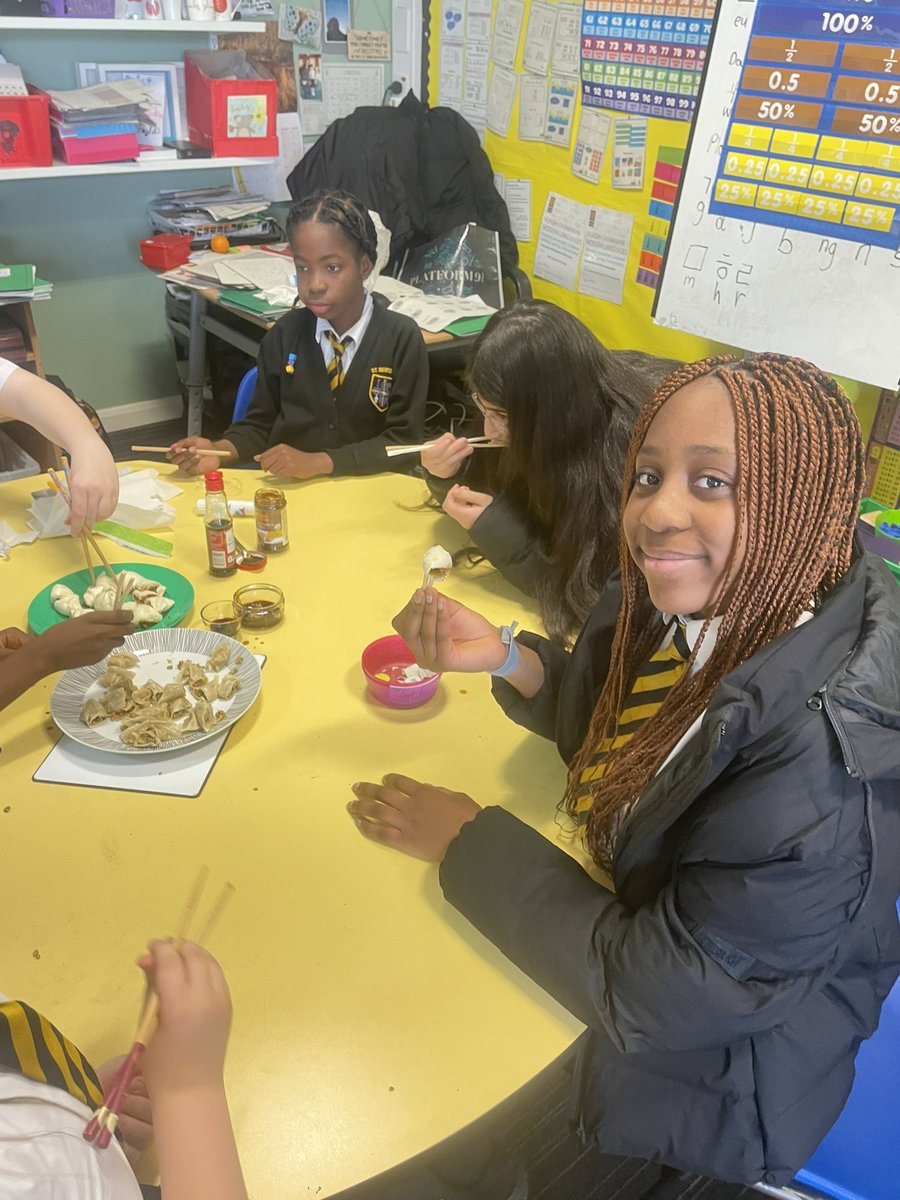 jacquimurphy71's tweet image. KClub loving the tasing session of K food with 🥢 learning to say Thank you for the food in Korean 🫶🏼🫶🏼💜 @StBenedictsPS @Glasgowlangs @CelticFC #OHHyeonGyu @BibimbapGLA