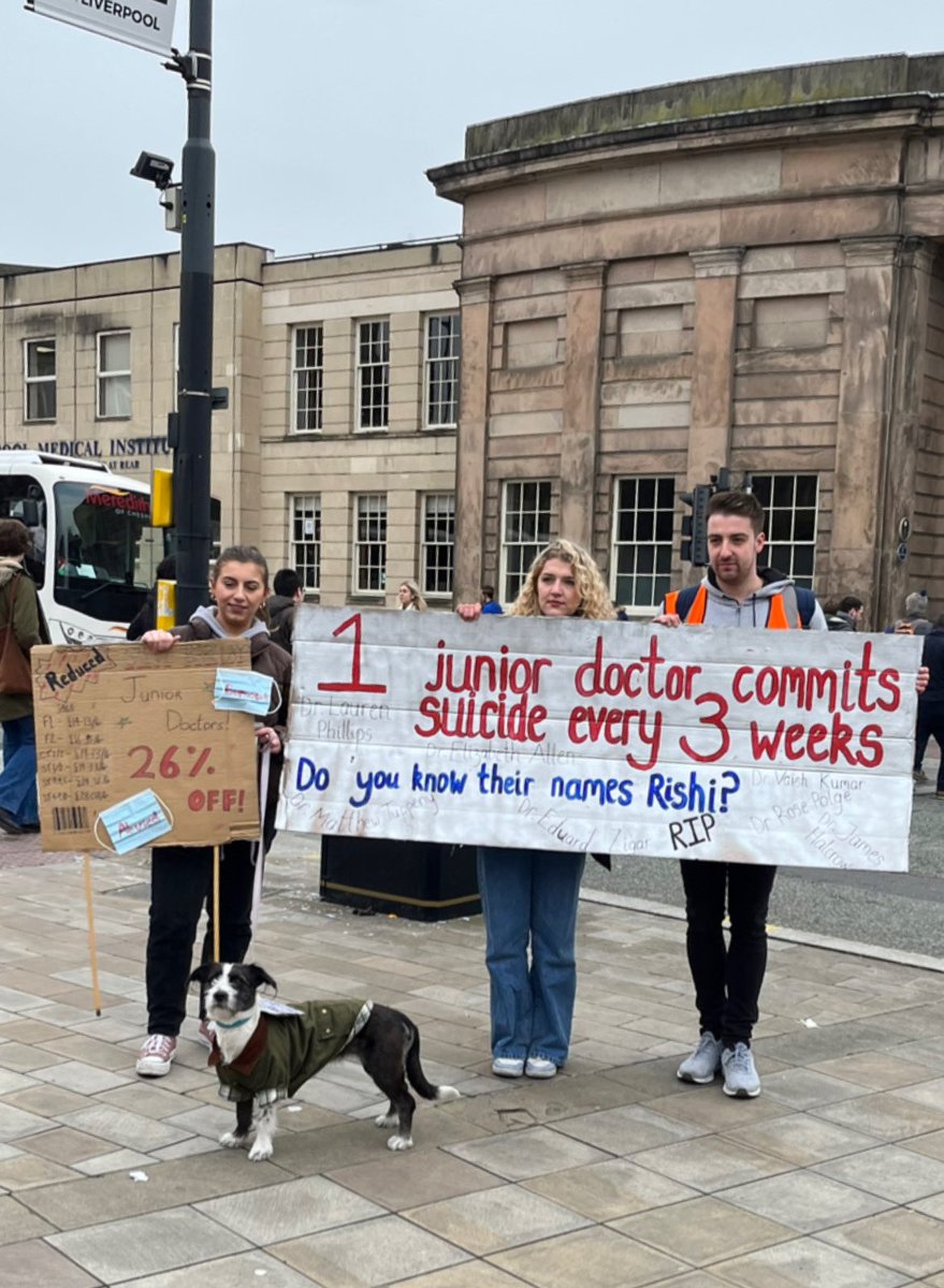 claudia_dose's tweet photo. Did you know 1 junior doctor commits suicide every 3 WEEKS?! Have to ask it I didn’t until I saw this sign at the rally today… shocking statistic 💔 https://t.co/BKt5acoWxJ