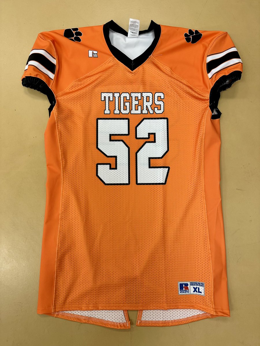 SDavieAthletics's tweet photo. Ordered new football jerseys. Came in the wrong color. These are a Tennessee orange. If anyone knows of a MS or HS team looking for a jersey and are the TIGERS, send them our way. RT to spread the word. Have 50 jerseys. Awesome deal here!! https://t.co/7jeYd7asN0