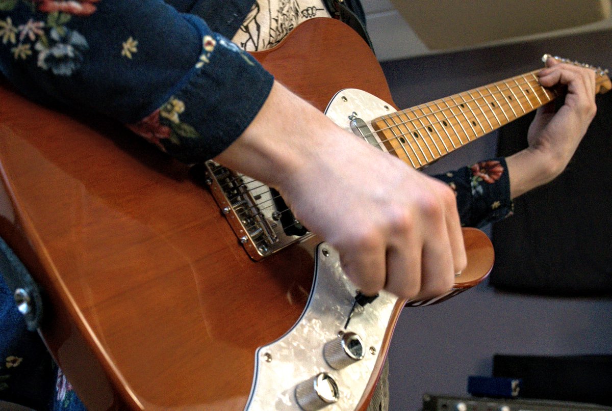 RidgetopStudio's tweet image. Kyle playing along during drum tracking for a new project with Diaphane.

#fenderguitars #kemper #drumrecording #playingalong #recordingstudio #vocals #vocalist #guitarist