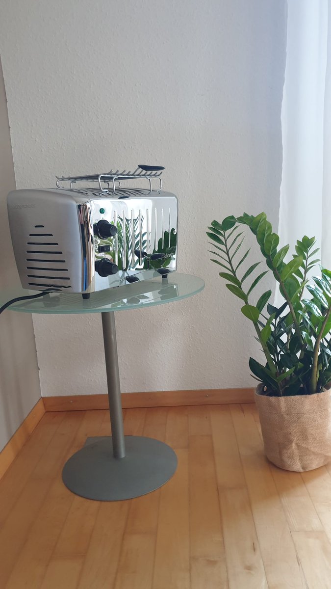Albsteighost's tweet photo. Ein #Airbnb für vier sollte doch auch einen leistungsfähigen Toaster haben, oder?
Ein Ruhepol am #Hochrhein.
#Ferienwohnung 
https://t.co/wr7yjtas96 https://t.co/hjkiiPiwfA