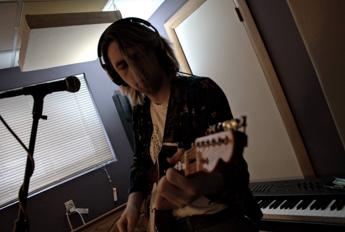 RidgetopStudio's tweet image. Kyle playing along during drum tracking for a new project with Diaphane.

#fenderguitars #kemper #drumrecording #playingalong #recordingstudio #vocals #vocalist #guitarist