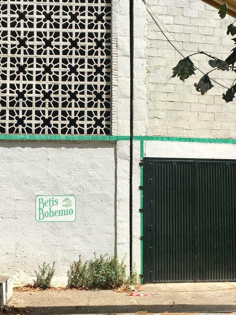 BetisBohemio's tweet photo. LLEGÓ LA CAMISETA BOHEMIA 💚

Ahora podréis llevar con vosotros la celosía que adornó el Viejo Villamarín durante tantos años.

Tallas desde S a XL

Precio: 15 € https://t.co/ZG4xr21tHl