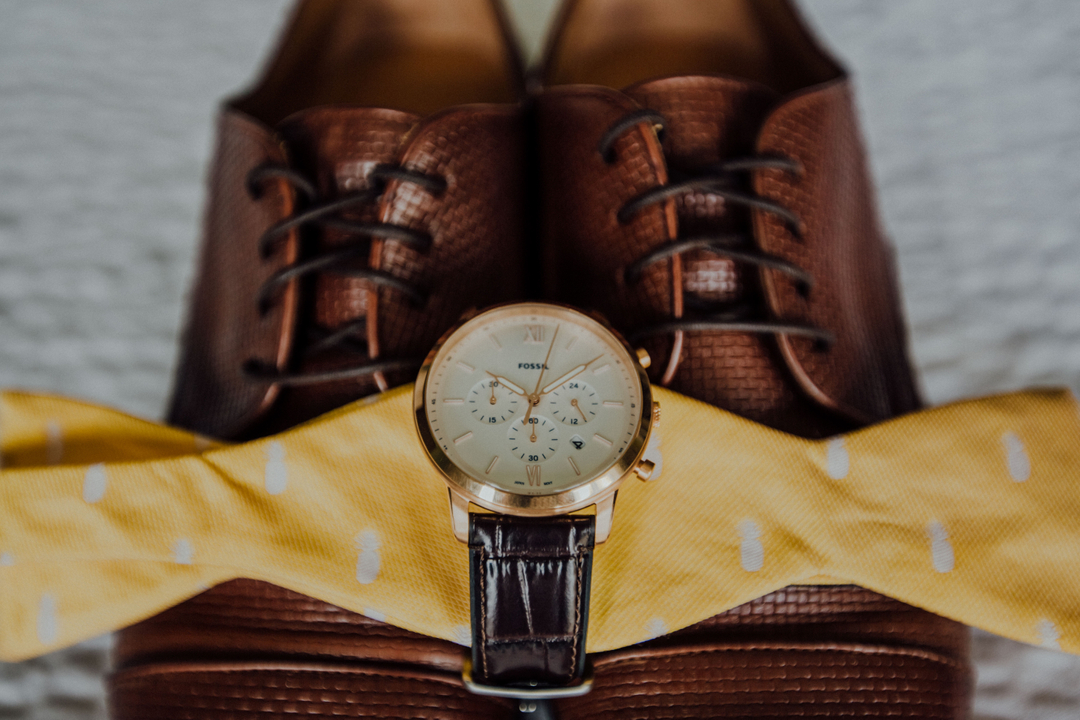 VidaChicEvents's tweet photo. The details make all the difference. Loving the groom's stylish socks, watch, and shoes on our special day! 👌

Photo by @lauriekjensen

#OahuWeddingPlanner #VidaChicEvents #HawaiiWedding #DestinationWedding #HonoluluWedding #OahuWedding #WeddingPhotography #WeddingTips #Bridal https://t.co/tTomFpIoyX