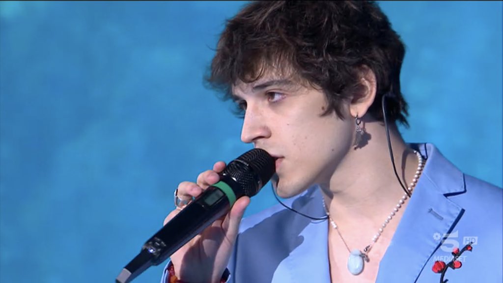 aurora_hanker's tweet photo. possiamo dire tutto ma amici 22 con alex e sissi non si supera raga
#amici22 #serale https://t.co/fKQcNOXXPW