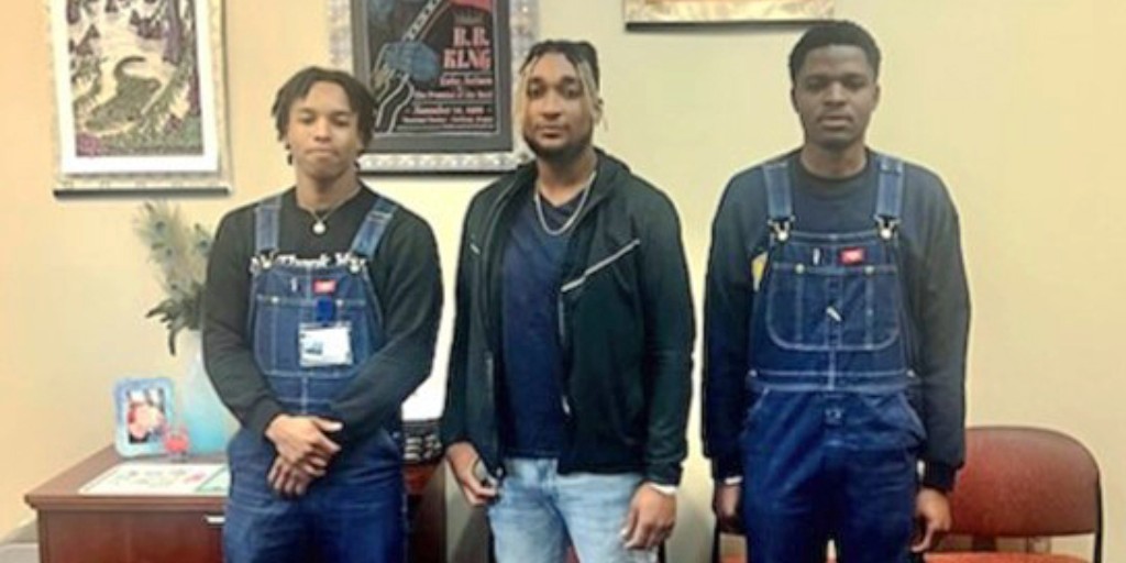 MTC_Trains's tweet image. Terrell Debose, Shaun Rice, and Lorenz Moise recently graduated from the #NewOrleansJobCorps #electrician program and enrolled in #AdvancedTraining at #OneontaJobCorps in #NY. ⚡🤝 Congrats! #mtcchangeslives #API #skilledtrades #NewOrleans #JobCorps  #technicaltraining @TheNJCA