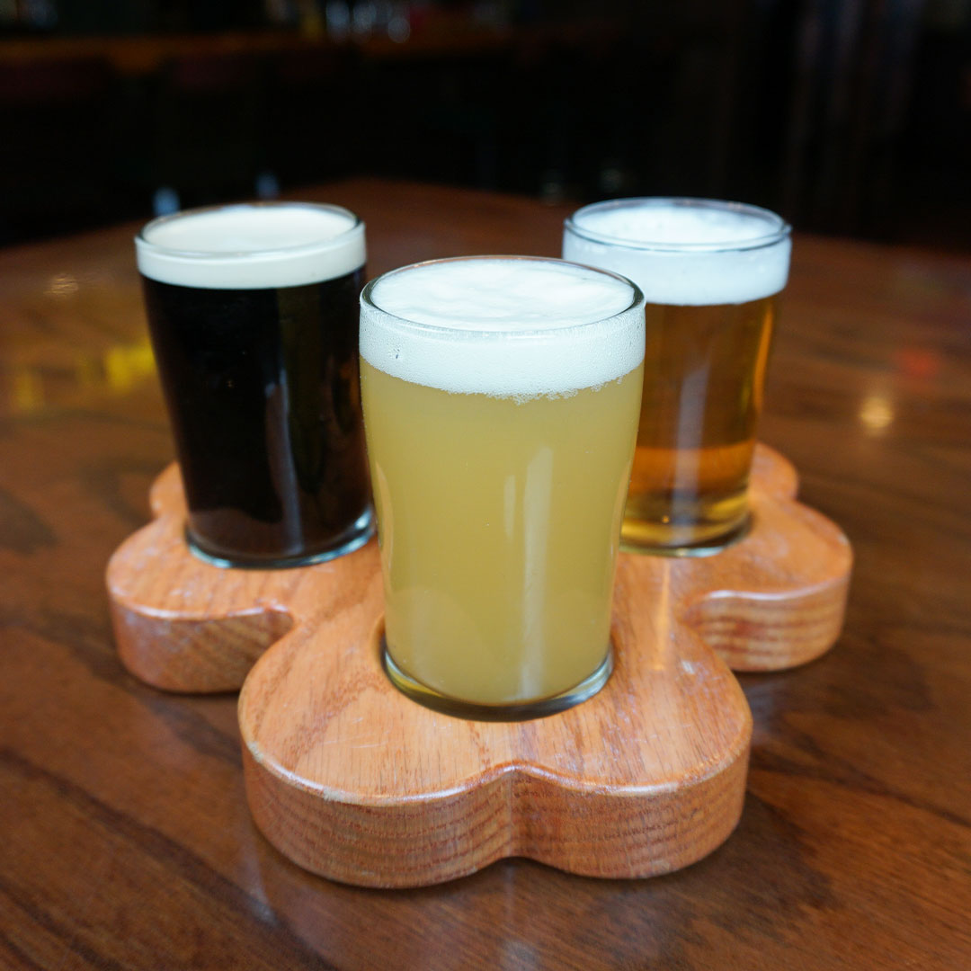 TullysGoodTimes's tweet photo. Irish you were beer. Celebrate St. Patrick’s Day this week with our Shamrock Draft Sampler☘️🍻🇮🇪
.
.
.
.
#shamrockdraftsampler #beersampler #cheers #sportsbar #stpatricksday #drinking #drinklocal https://t.co/5DVPiP7ttD