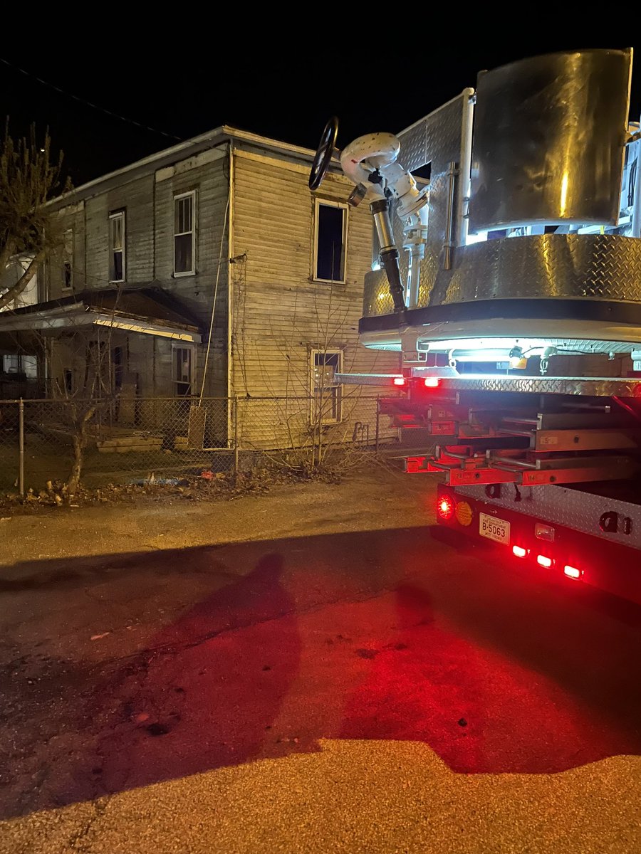 ClendeninFire's tweet photo. #clendeninfire did some training last night on an acquired structure. Crews spent the evening working on search, VES, and tower ladder placement at residential fires. https://t.co/BD6NJMdYPo