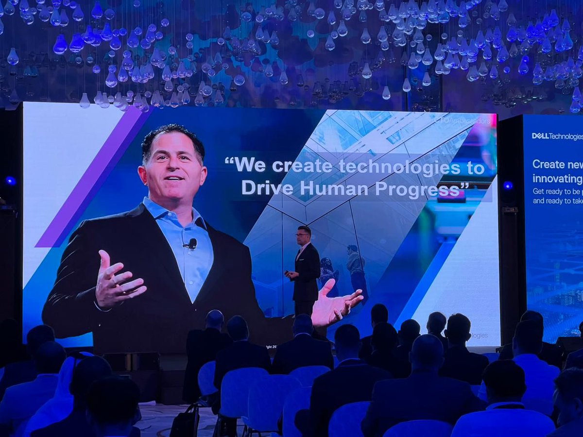 wapretorius's tweet photo. #DellTech's Qatar GM @traversn presenting our core mission, which is creating #tech to drive human progress at #InnovateWithDataSummit. We can help you thrive in the digital era🌐! https://t.co/HZf1gPSgJd
