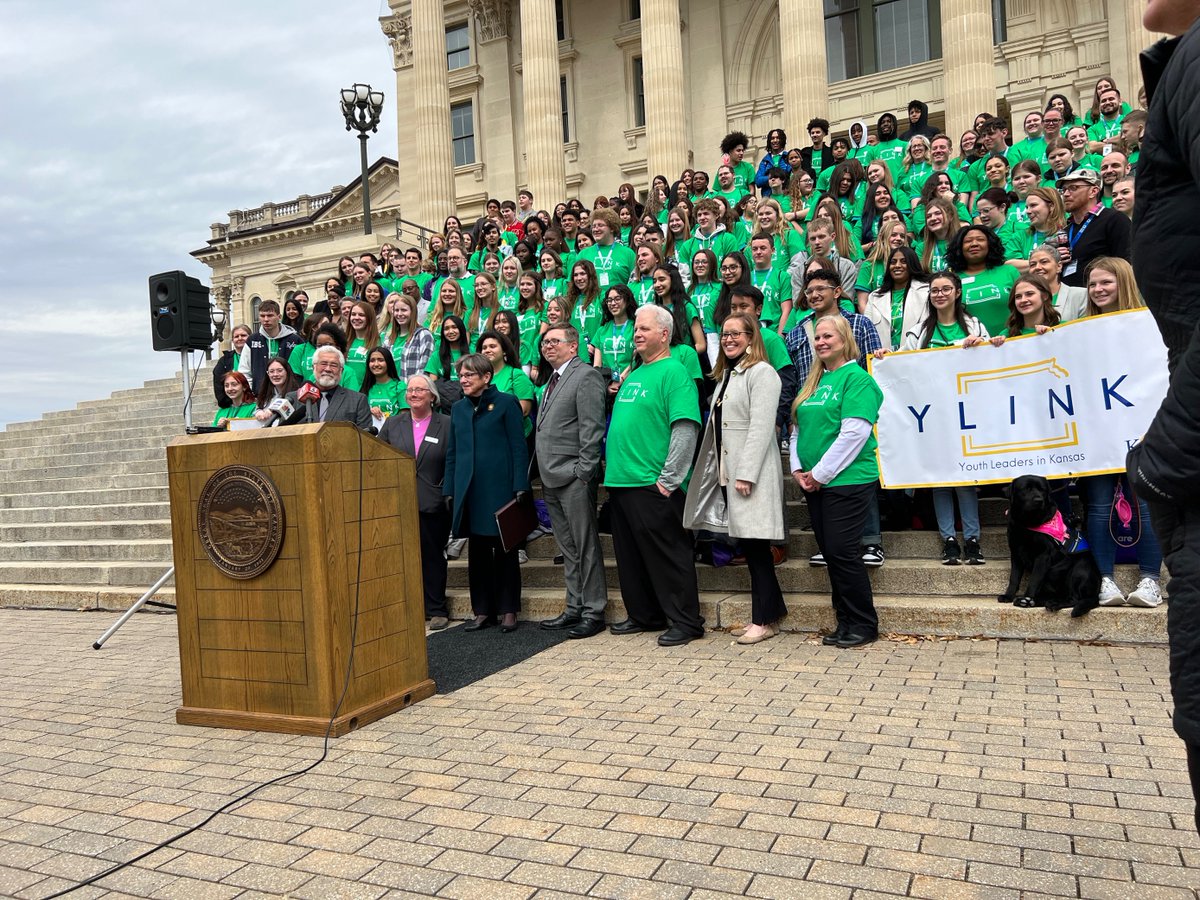 Sunflower Health Plan had the privilege of attending the inspiring Mental Health Advocacy Day event at the Kansas State Capitol! 

#MentalHealthDay #SunflowerHealthPlan #YLink #YouthLeadersInKansas  #KansasLeaders #MentalHealthAwareness  #KansasMentalHealthCoalition #Kansas