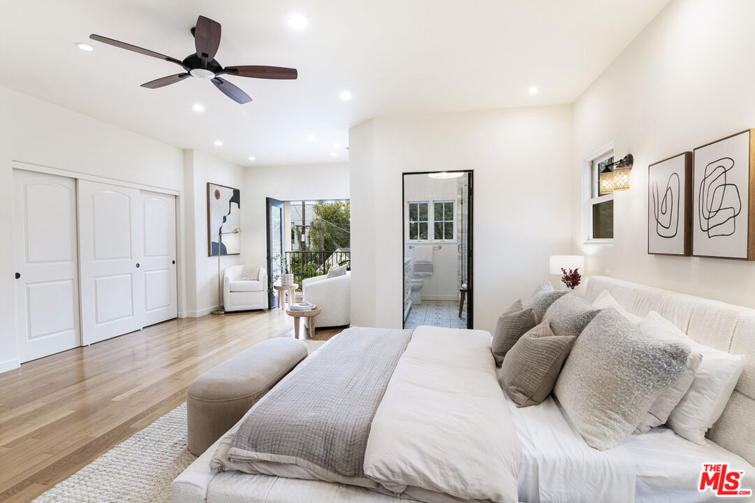 King_MarkWalker's tweet photo. Gorgeous Spanish Restoration home with exquisite outdoor living, custom kitchen, and en-suite bedrooms. Prime Cali location with gated security and walking distance to dining, galleries, and shopping. Come see it today! #SpanishRestoration #OutdoorLiving #Californialifestyle https://t.co/16A47O2Umd
