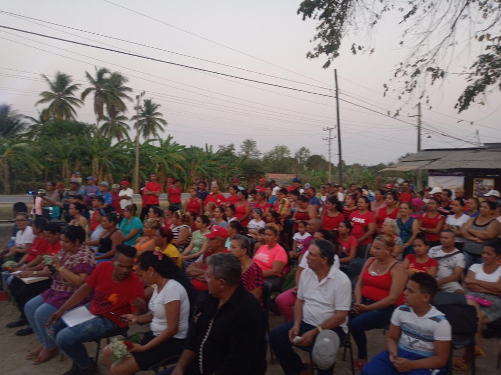 Plenaria en #Manzanillo, #ProvinciaGranma. El #26DeMarzo no hay dudas que allí como en Baragua se rompe el corojo. Ese día los manzanilleras darán un Si rotundo por #Cuba. #MejorEsPosible
#JuntarYVencer