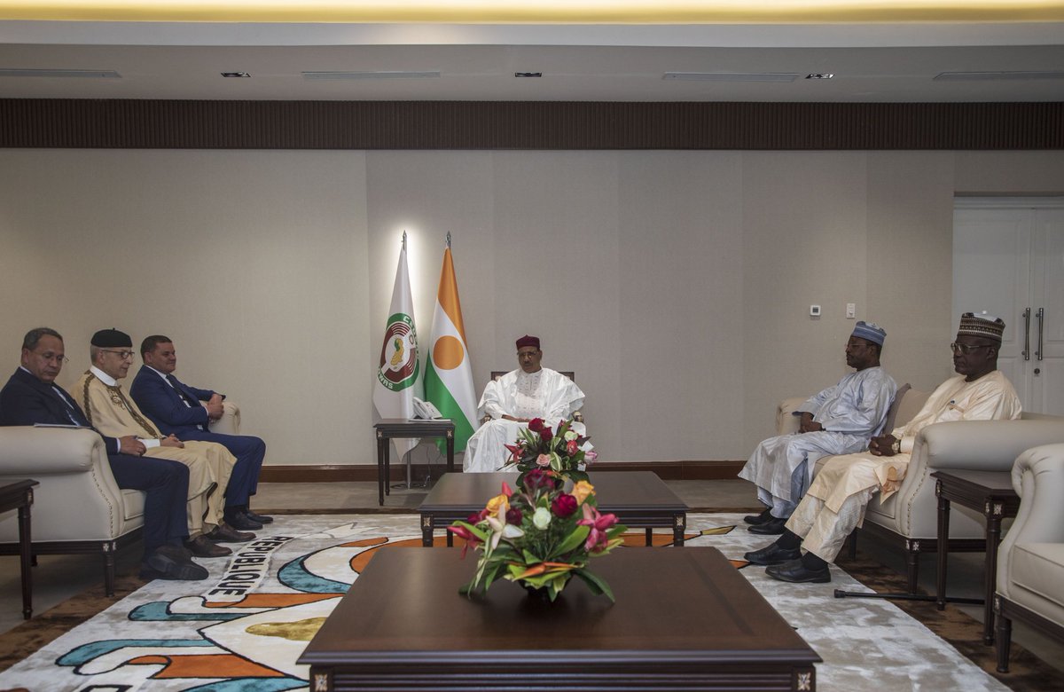 PresidenceNiger's tweet photo. Le Président de la République, Chef de l’État, SEM @mohamedbazoum, a reçu le mercredi 15 mars 2023, le Premier Ministre libyen, SEM Abdel Hamid Aldabaiba, arrivé le même jour à Niamey. https://t.co/HZppnzfnf9