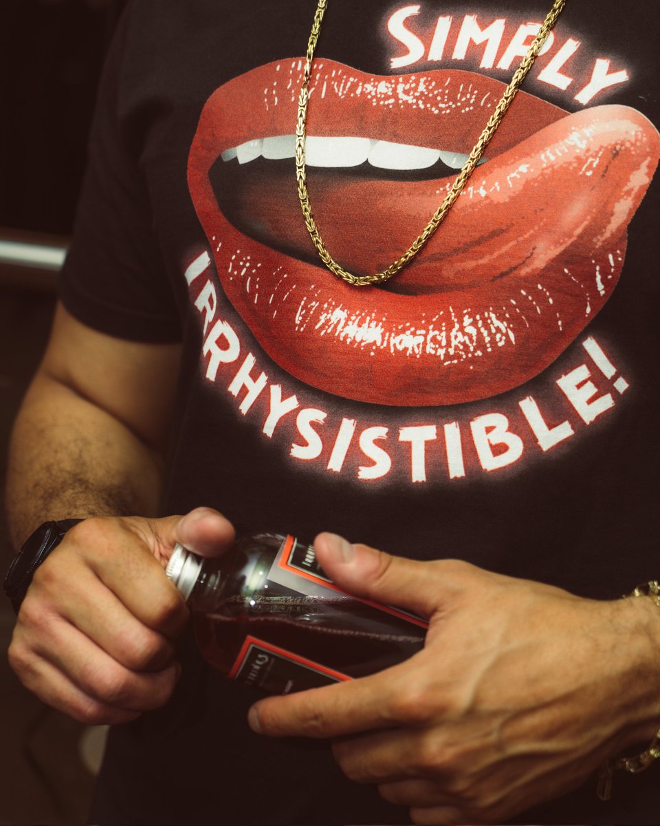Irrhysistible__'s tweet photo. Simply Irrhysistible...

📸 - @Jaymostudios

#simplyirrhysistible #irrhysistibledrinks #rtdcocktails #merch https://t.co/CNnPXA60n1