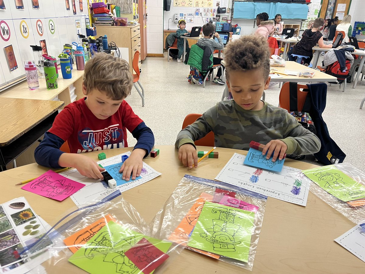 rofo_s's tweet photo. Students had fun measuring Leprechauns with unifix cubes! #mathfun #rofobears https://t.co/IPirGGna17