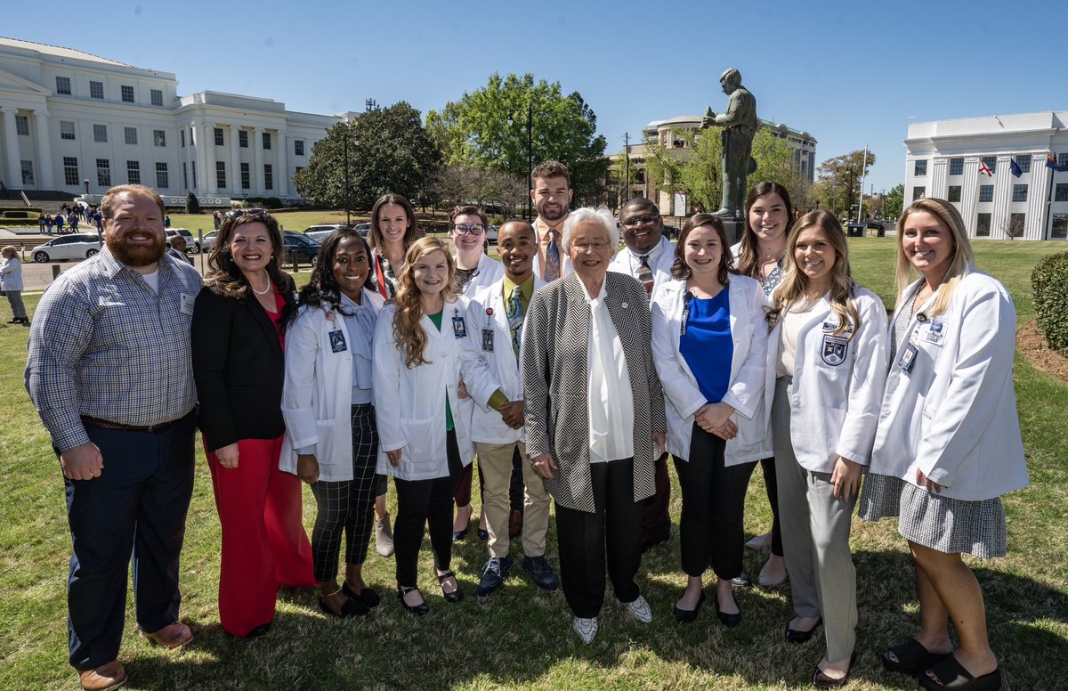 GovernorKayIvey's tweet photo. I enjoyed my opportunity to speak to Alabama’s pharmacy students here at the State Capitol. When it comes to health care, our pharmacists are on the front lines. @AlabamaPharmacy students are the future of this industry here in Alabama. #alpolitics @Auhcop @SamfordPharmacy https://t.co/d3gSHJhTIR