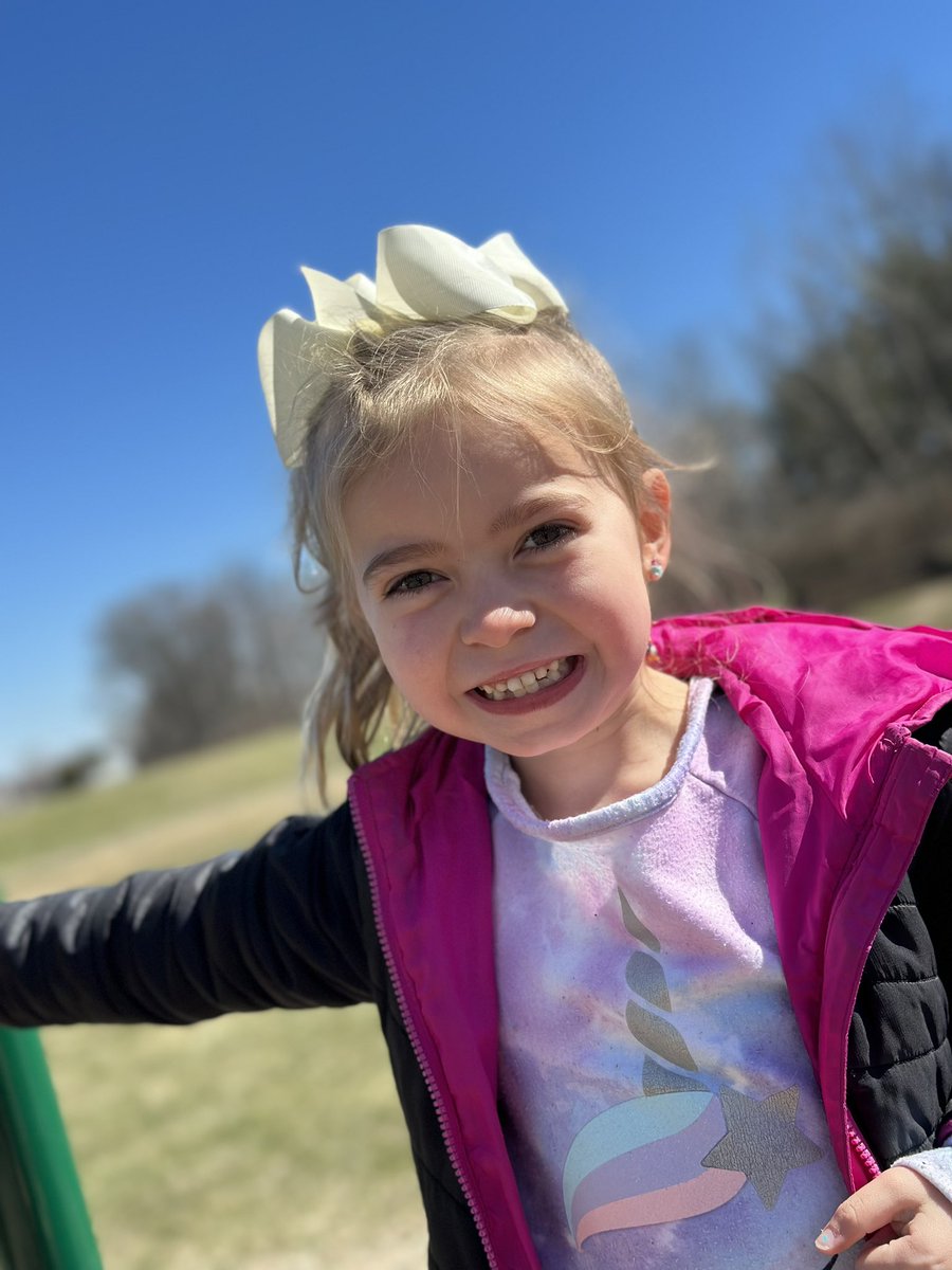 MissWeadock's tweet photo. How could we not enjoy the sunshine today?? ☀️🌈 https://t.co/BnfWHV3vOW