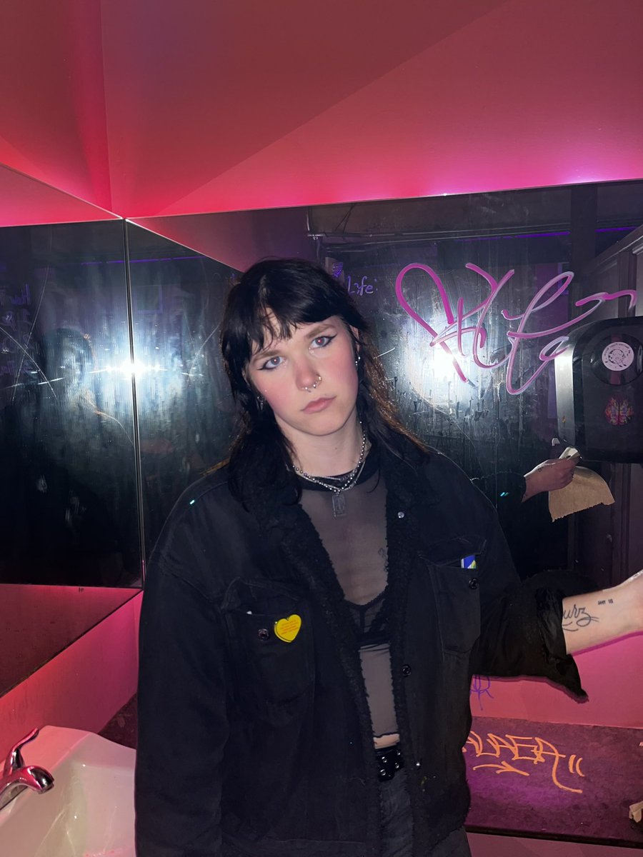 lucille_groleau's tweet image. no more art, just me (hot)