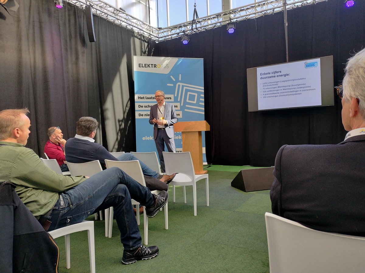 "Alleen #installateurs (van #zonnepanelen) met #zegelrecht van een netbeheerder mogen het zegel in de #meterkast verbreken en vernieuwen," aldus <a href="/wilvanophem/">Wil van Ophem</a>, directeur InstallQ. Meer weten? Kom morgen naar de laatste dag op de vakbeurs, stand F6: duurzaamverwarmd.nl/partner/instal…