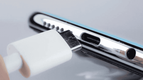 AnxiousHolly's tweet photo. European Union says Apple cannot limit USB C charging speeds. 👀 https://t.co/eVEXBWvKWs