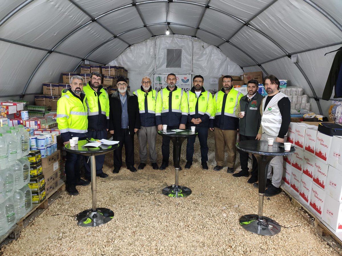 Birazdan Hatay'da Rehber TV de Umut Kervanı Deprem özel programında olacağız.
<a href="/umutkervanivkf/">Umut Kervanı Vakfı</a> 
<a href="/YetimlerVakfim/">Yetimler Vakfı</a>
<a href="/Avrupa_Yetimeli/">AVRUPA YETİM ELİ</a> 
<a href="/ihoebrar/">İHO EBRAR</a> 
<a href="/RehberOnline/">REHBER TV</a> 
<a href="/CengizAydin21/">Cengiz Aydın</a>
<a href="/Akanaycoban/">Akan  AYÇOBAN</a> 
<a href="/Gokhandagtekin1/">Gökhan DAĞTEKİN</a>
<a href="/meydani21/">Abidin Serin (Meydani)🇹🇷🇵🇸🇹🇷</a> 
<a href="/DerdiyokEkrem/">Ekrem Derdiyok</a>
<a href="/AAltun762/">Abdurrahman Altun</a>