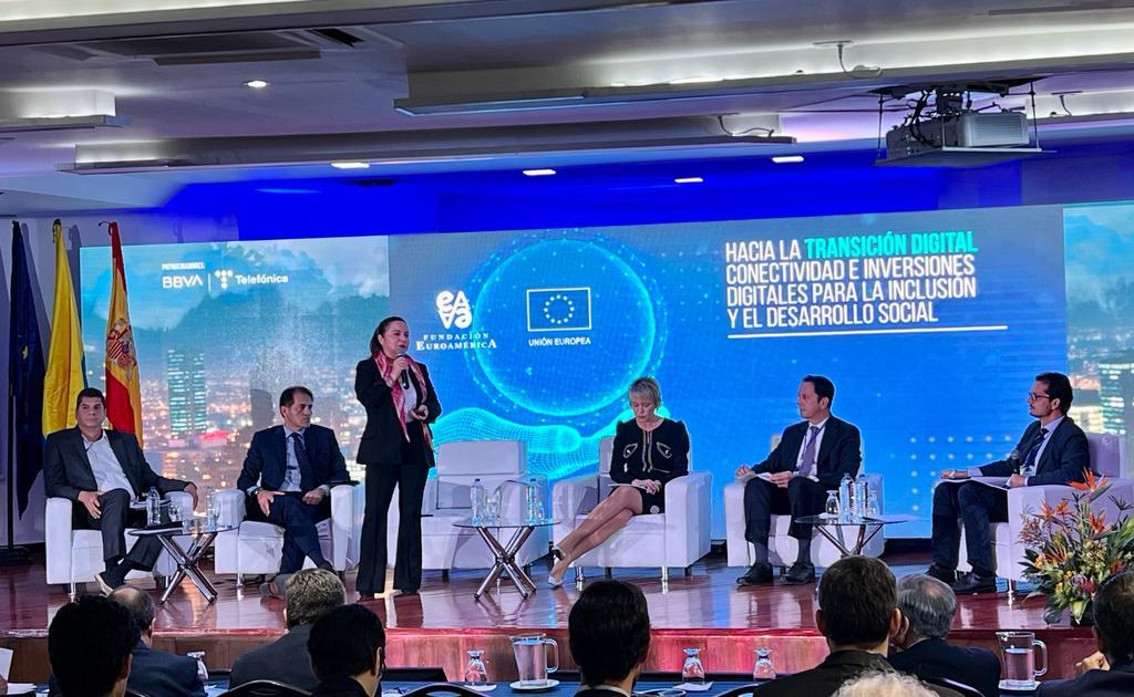 Finlandia está lista para acompañar la #TransicionDigital de Colombia.
Hoy participando en el IV foro Colombia - Unión Europea donde la Ministra TIC <a href="/Sandramurrutia/">Sandra Urrutia</a> presenta el plan de conectividad para la productividad. 🇫🇮🇨🇴🇪🇺