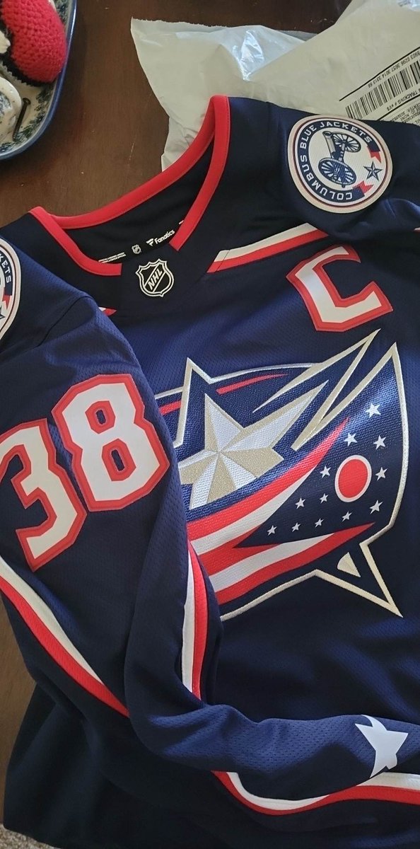 AAAsmommy003's tweet image. @BlueJacketsNHL, my Son's 1st jersey and a Sweet one it is!! #15Birthday!! #38!! #C 🏒💙