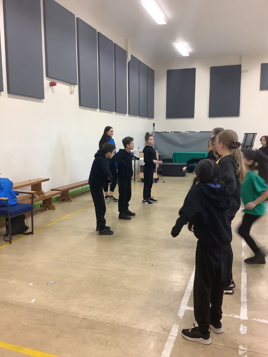 LindenRDRowan's tweet photo. Three of @LindenRDRowan's students leading the whole class warm up in @Linden_PE ready to further develop their moves in their dance session. @LindenRoad https://t.co/NvDirXcyaG