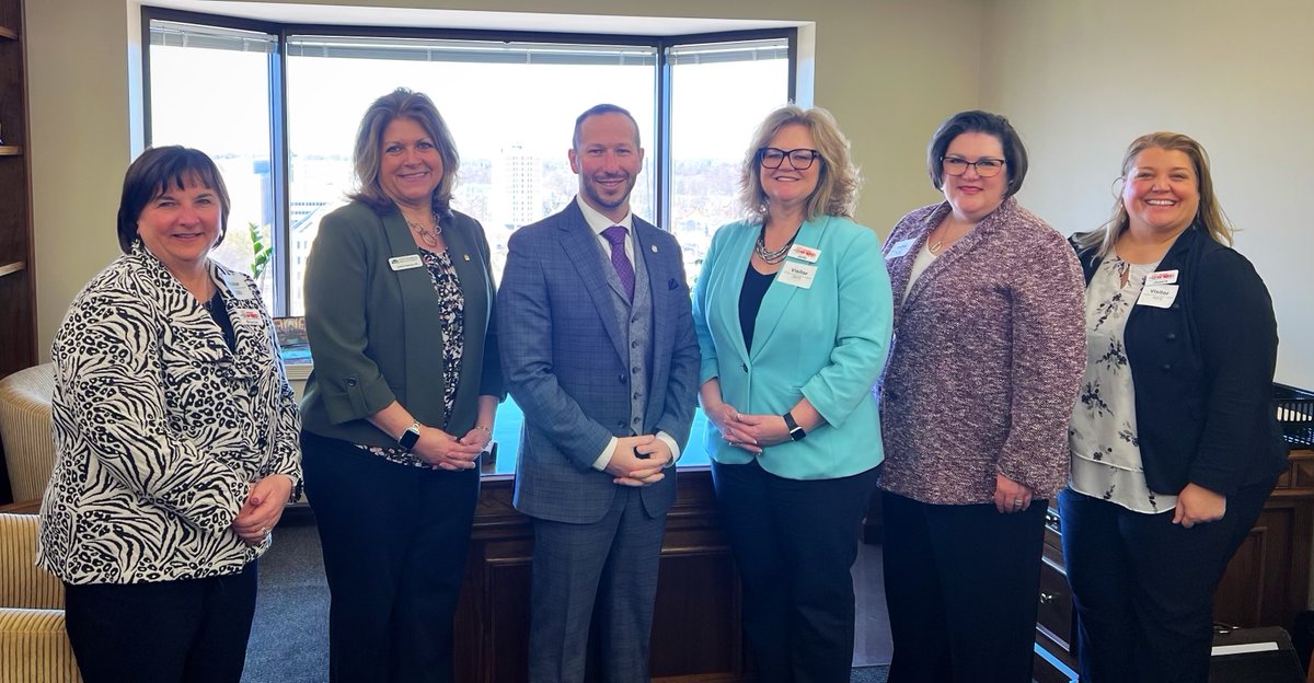 GSTMIWorks's tweet image. Thank you, State Representative Matthew Bierlein, 
for taking the time to talk with @GSTMIWorks and @GLBMiWorks about #workforce plans and progress at #LegislativeDay! #MIWorks