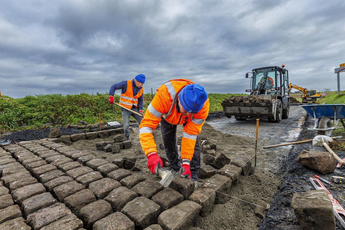 Le <a href="/departement59/">Département du Nord</a> est fier de s’associer à <a href="/amaurysport/">A.S.O.</a> et à <a href="/WallersArenberg/">Wallers Arenberg</a> pour rénover la Trouée d’Arenberg! A quelques semaines de la légendaire course du <a href="/parisroubaix/">Paris-Roubaix</a>, <a href="/fxcadart/">fxcadart</a> était sur site pour présenter l’opération d’entretien exceptionnelle des pavés par écopâturage.