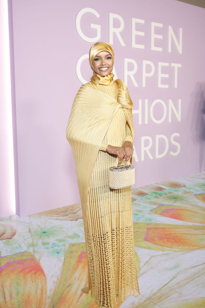 WhoWhatWear's tweet photo. The star-studded #GreenCarpetFashionAwards lent to an abundance of stellar celeb style moments: https://t.co/eDybUlzvHs https://t.co/n5nC7oV8xH