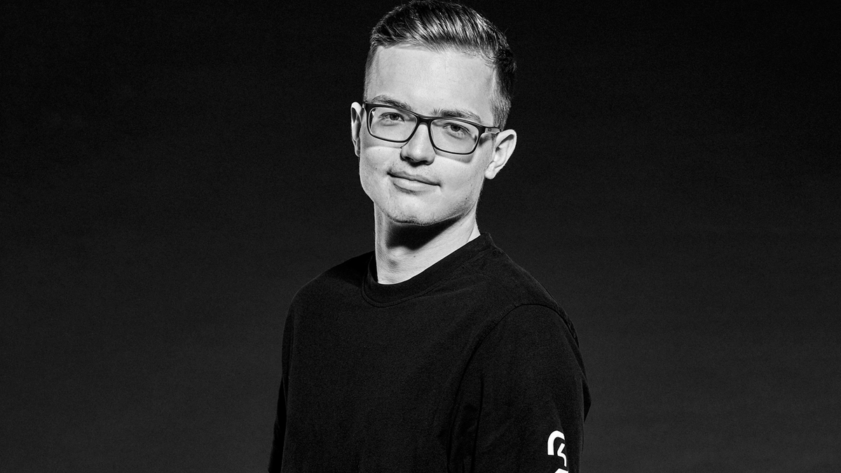 viaxesports's tweet photo. ¡Luto en los esports! Muere #Fobby, jugador profesional de #ClashRoyale ➡https://t.co/lqC6G3tDZ0 https://t.co/zbHd3STIKa