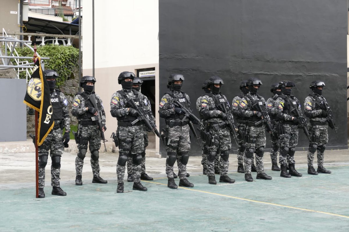 PoliciaEcuador's tweet photo. #GraDCésarZapata, dir #DGSCOP, indicó:
Felicito a esta importante unidad, el objetivo siempre será enfrentar a la delincuencia organizada para garantizar el bien común. Hago un llamado a la unión y a la fuerza honrando nuestra doctrina, para sentirnos orgullosos de ser policías. https://t.co/kLlgBK93ek